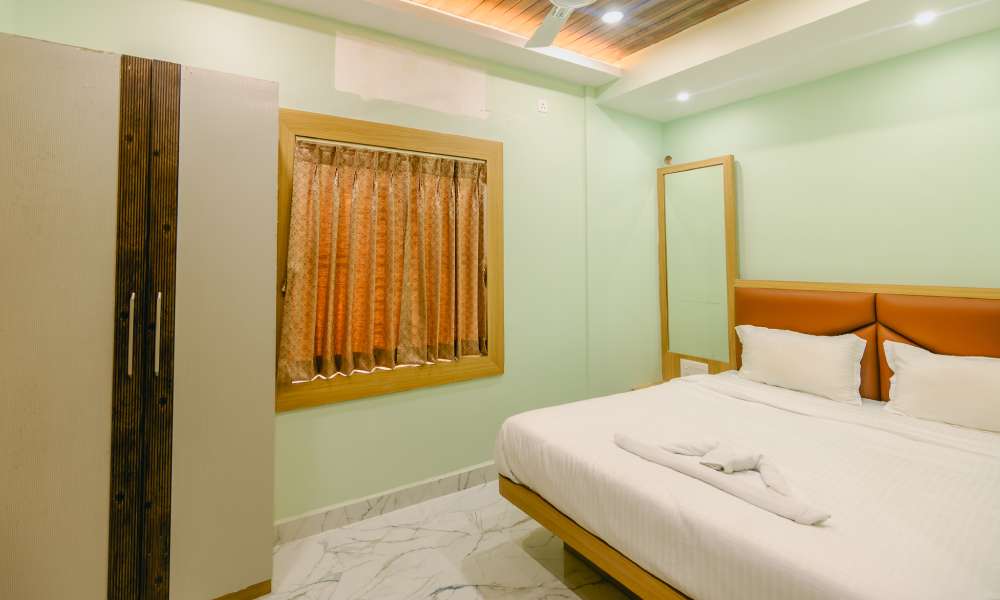 deluxe-queen-room-with-balcony-hotel-bhubaneswar
